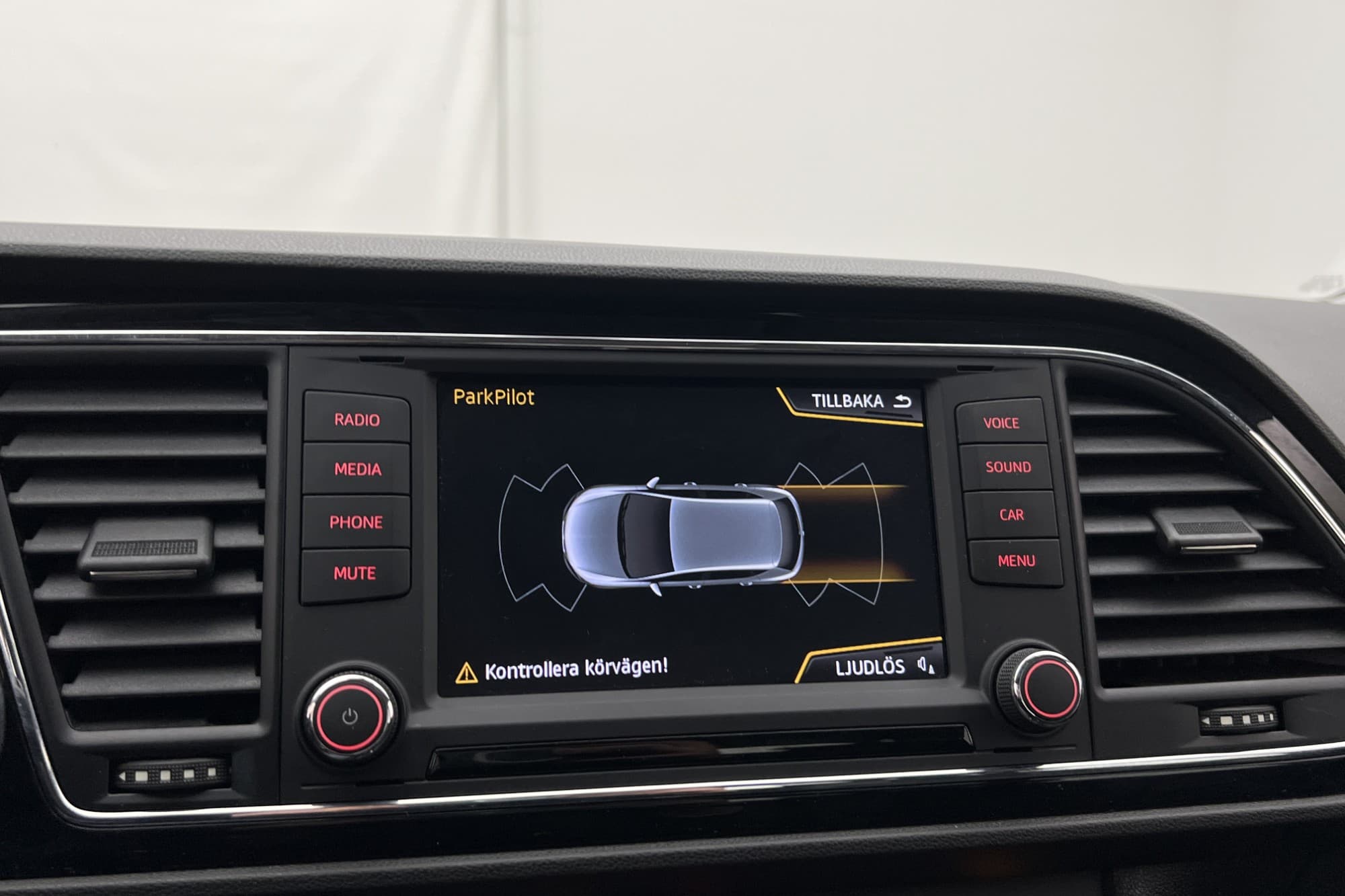 SEAT Leon 1.2 TSI 110hk Style CarPlay Sensorer Låg skatt