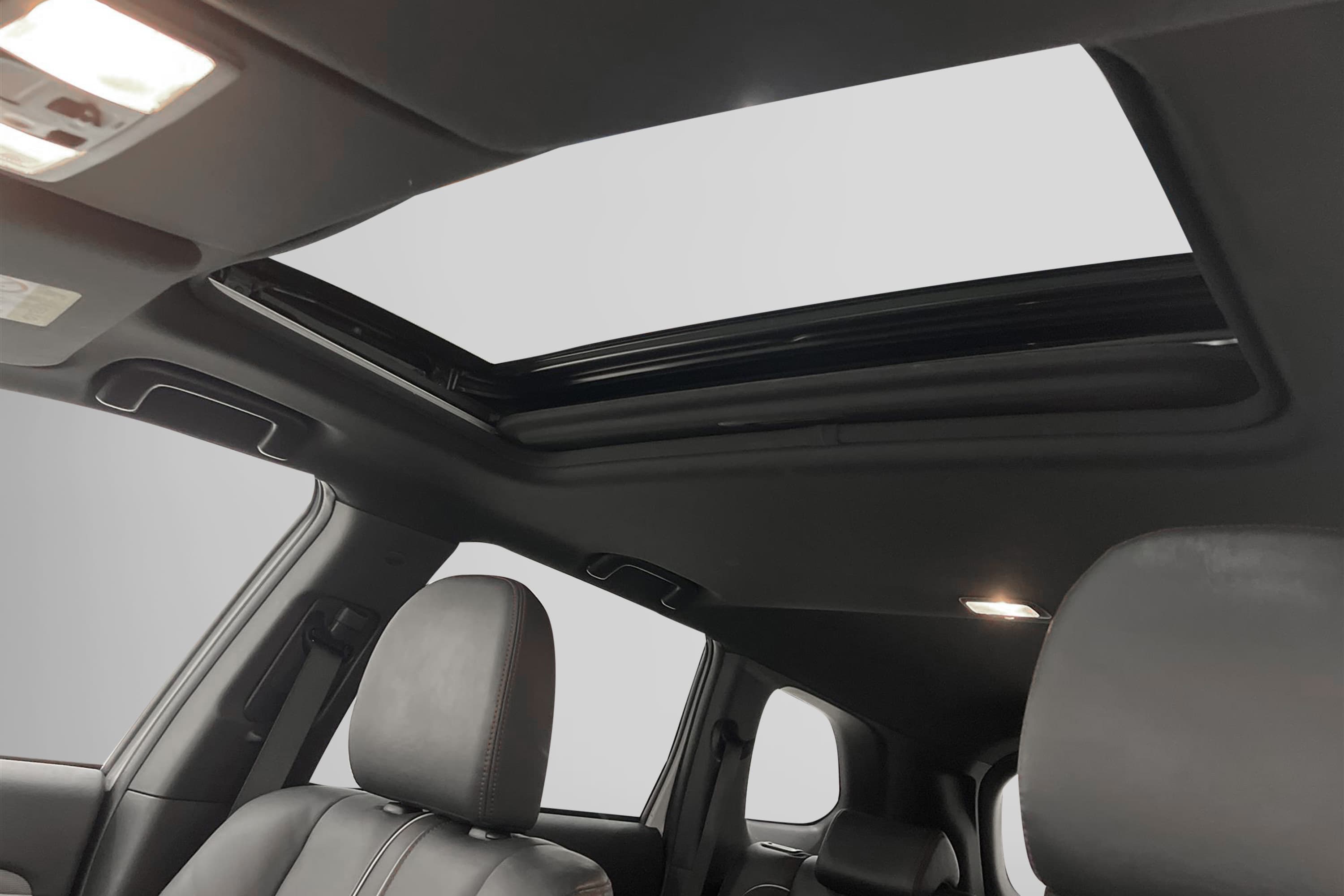 Mitsubishi Outlander P-HEV 4WD 360° Drag Taklucka Carplayinteriör