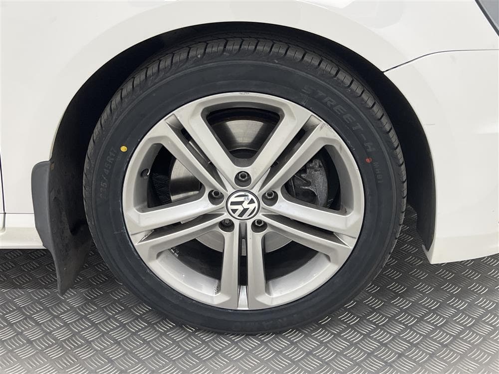 Volkswagen Passat 2.0 TDI 4Motion 170hk R-line Värmare Skinninteriör