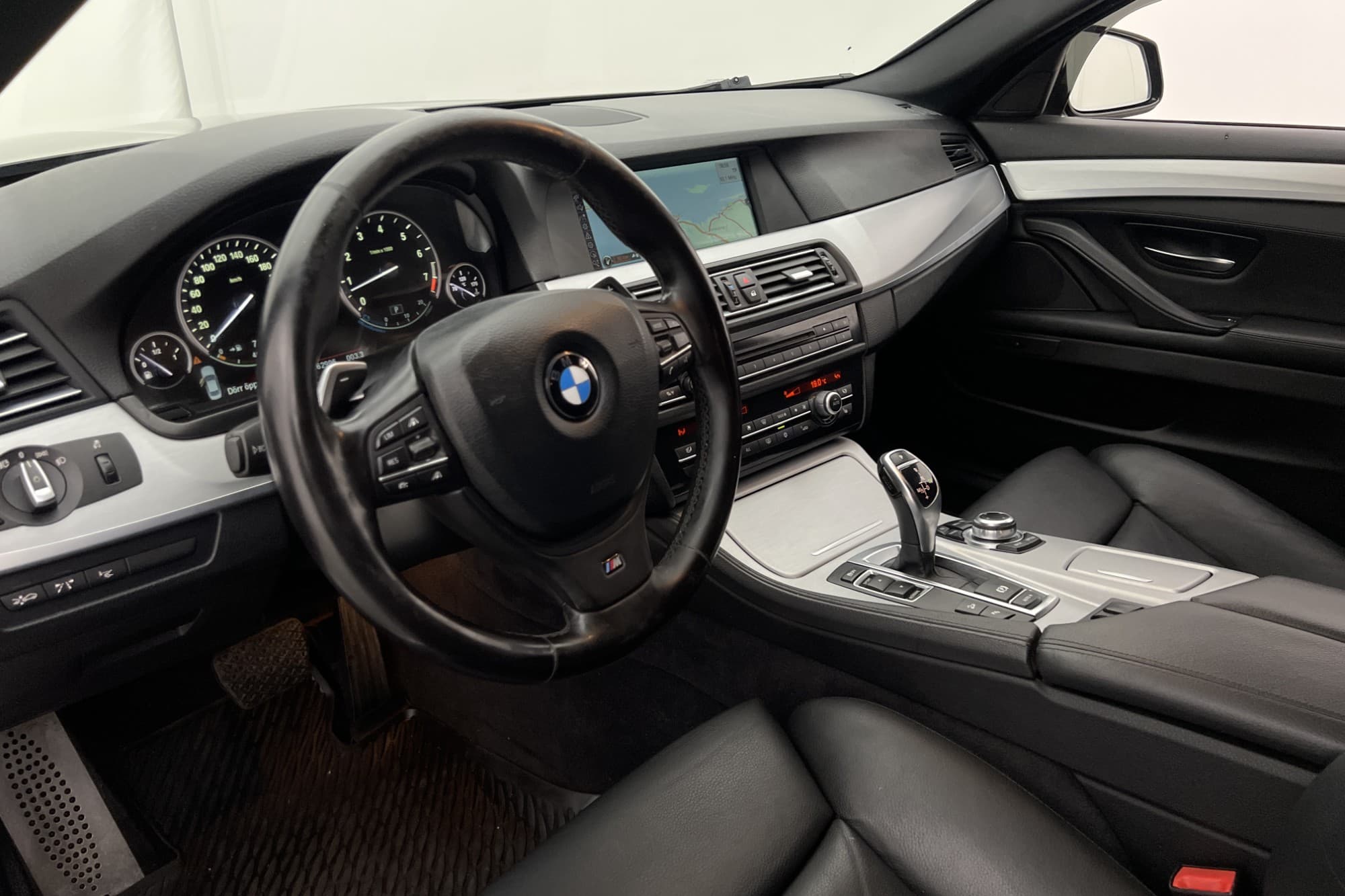 BMW 535i xDrive Sedan 306hk M Sport Navi HUD HiFi Skinn