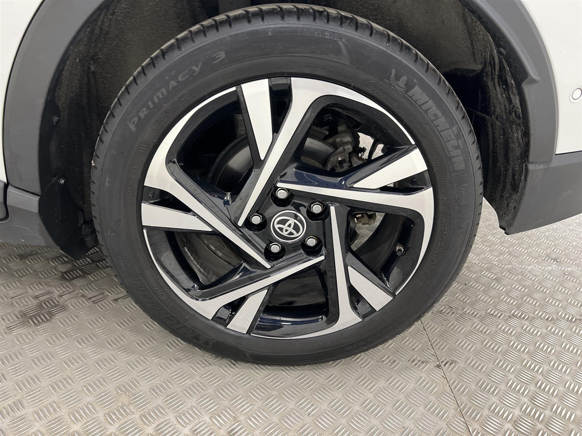Toyota C-HR Hybrid CVT 122hk Executive M-Värm JBL Navigator
