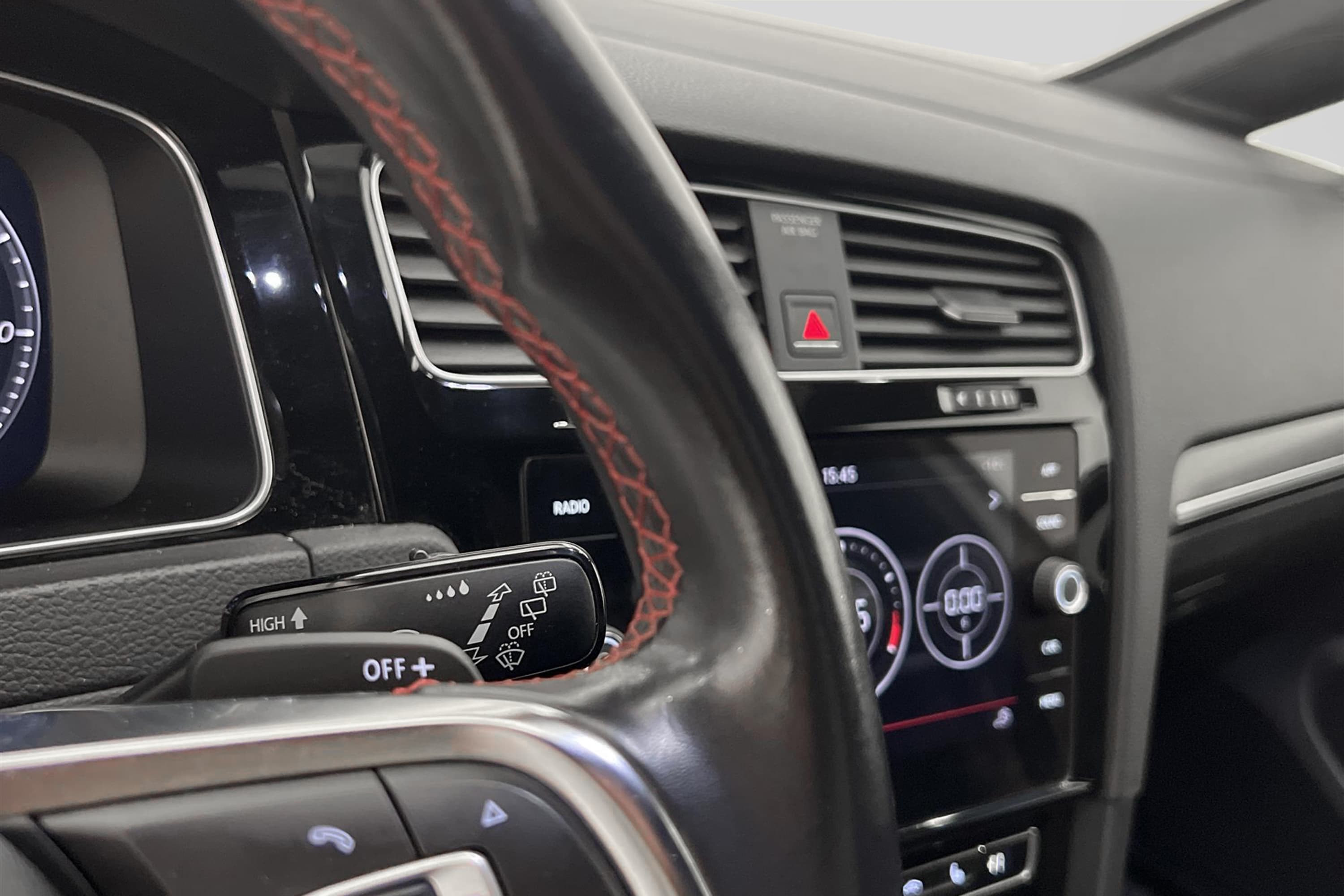 Volkswagen Golf GTI Performance DSG 245hk Kamera Active info