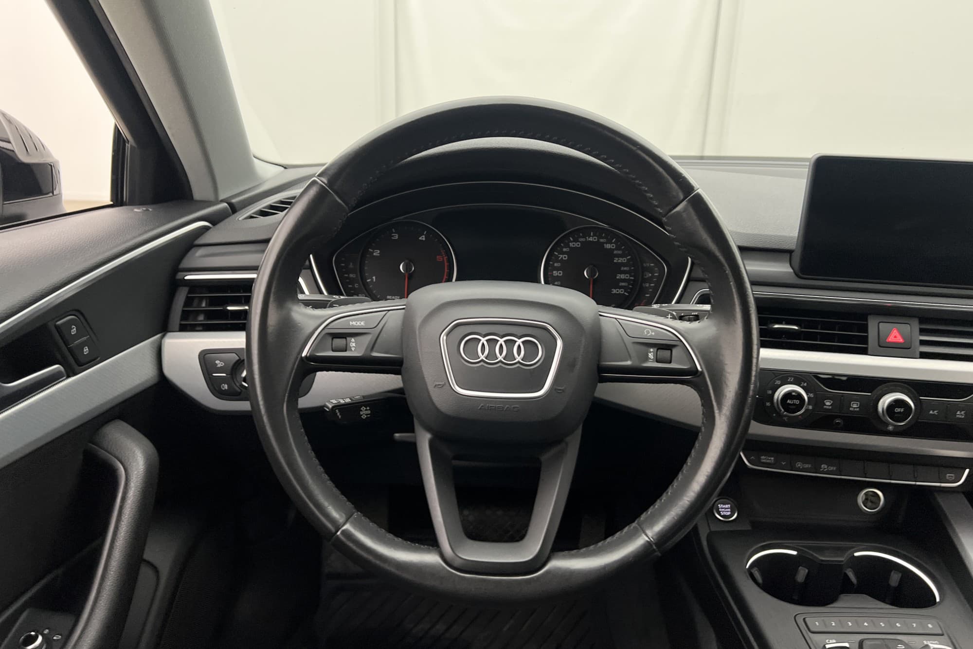Audi A4 Avant TDI Quattro 190hk Proline P-sensorer Dragkrok