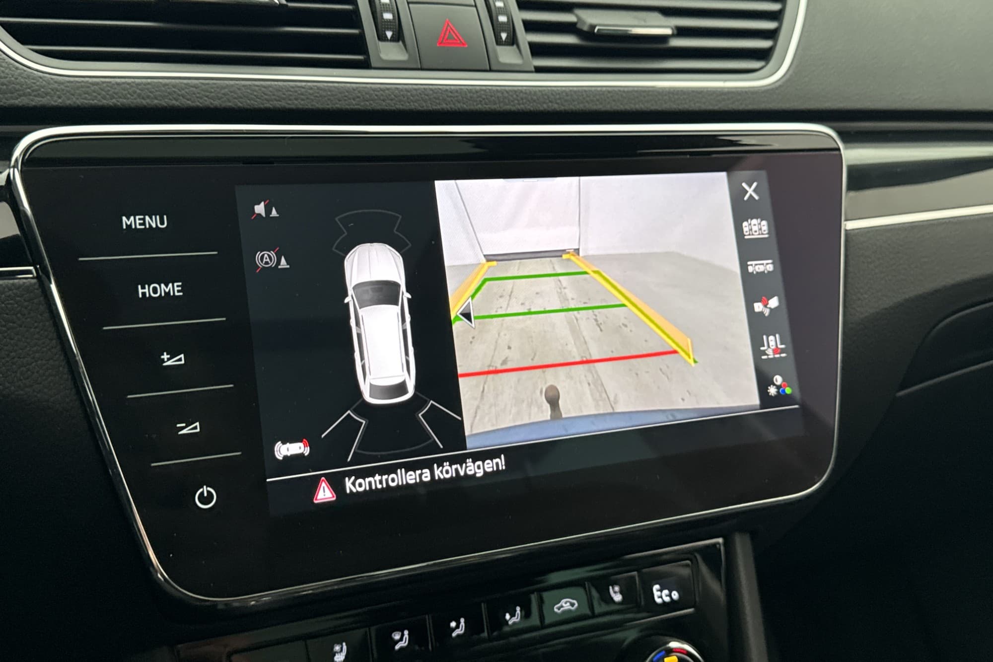 Skoda Superb iV Plug-in L&K Pano Värm Cockpit Kamera Drag