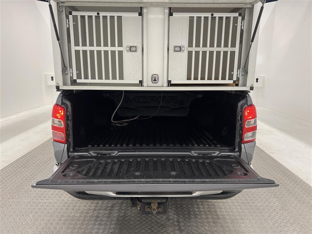 Fiat Fullback 2.4 Automat 181hk Hundkåpa Värmare Moms interiör