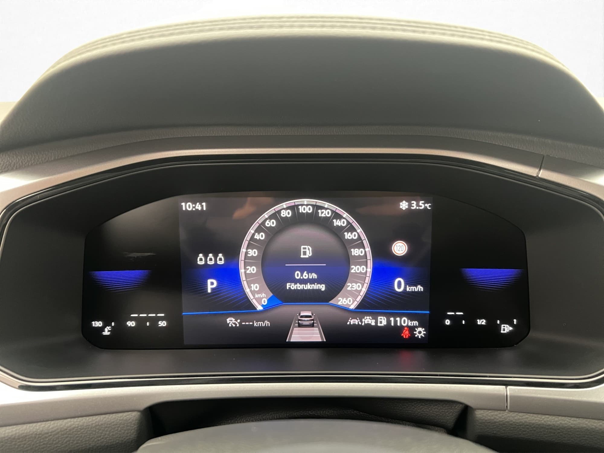 Volkswagen T-Roc TSI 150hk Cockpit Backkamera CarPlay MOMS