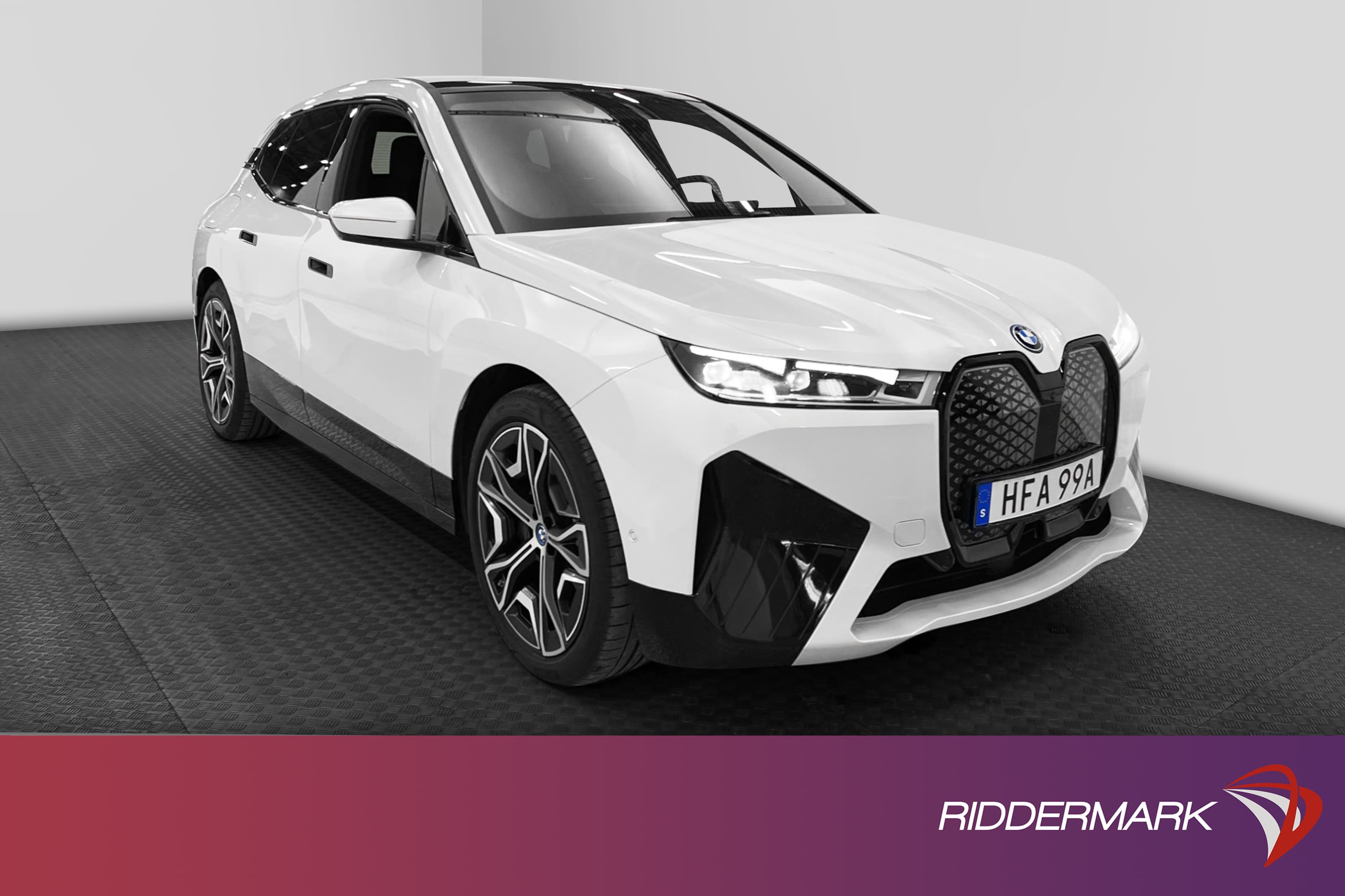 BMW iX xDrive40 326hk Pano 360° H/K  HUD Drag MOMS