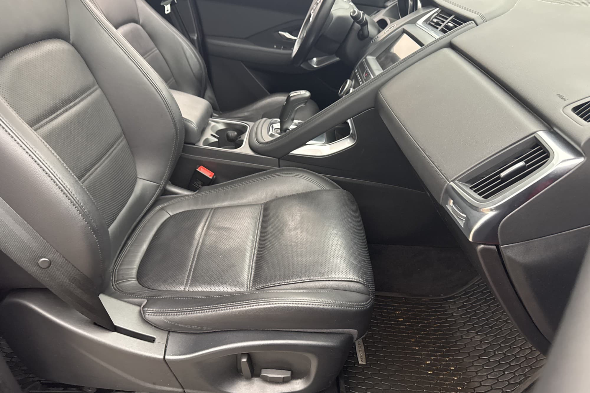 Jaguar E-Pace P200 AWD Kamera Navi Skinn Elstolar CarPlay