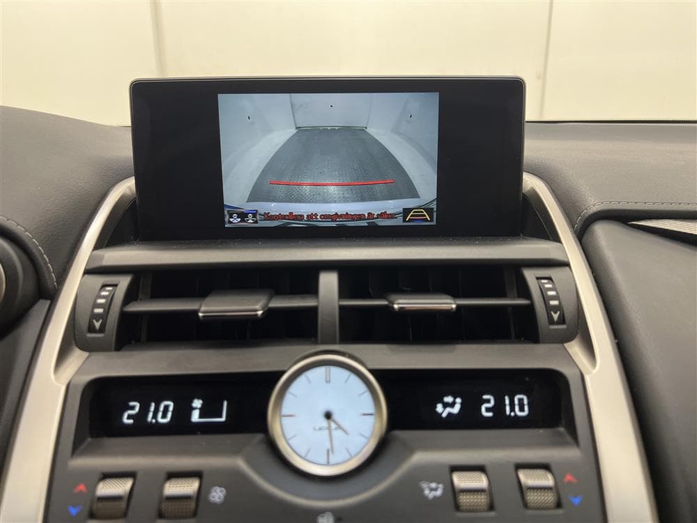 Lexus NX 300h 2.5 E-CVT 197hk AWD F Sport Skinn Navi B-Kaminteriör