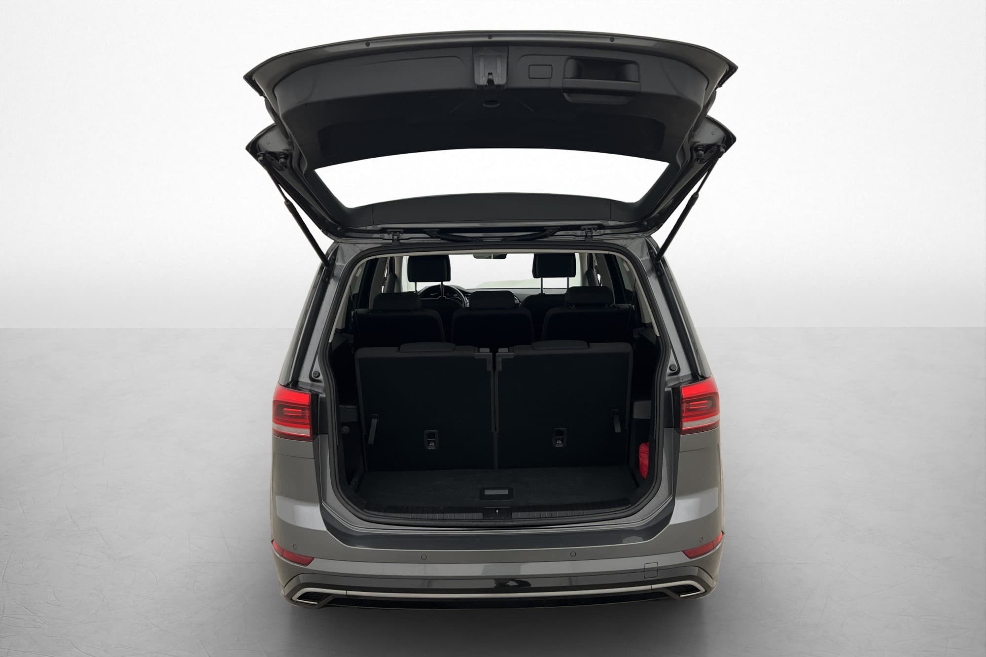 Volkswagen Touran 1.5 TSI R-Line 7-Sits B-Kamera P-Värm Drag