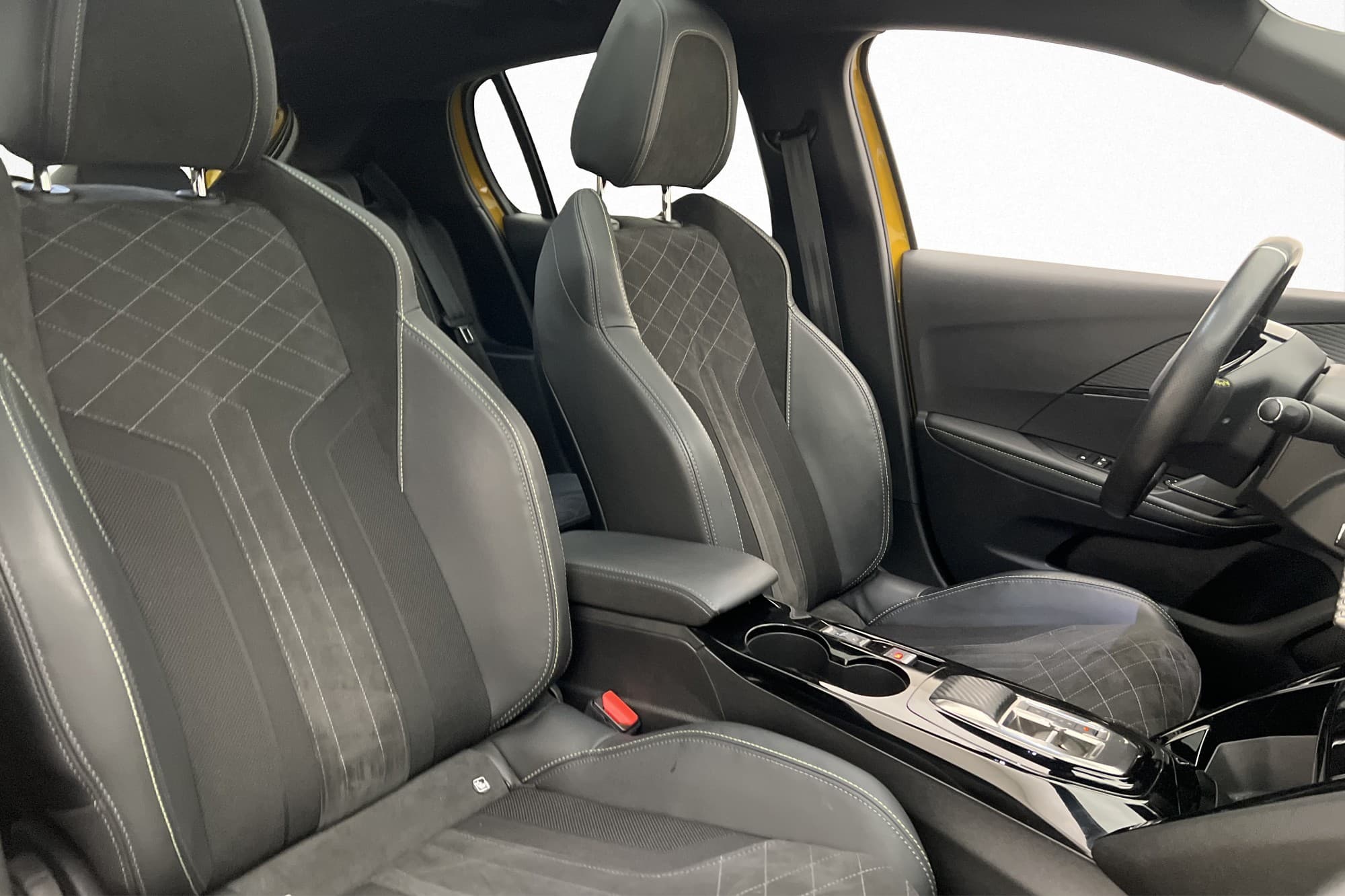 Peugeot E-208 136hk GT-Pack 50 kWh Pano Kamera CarPlay Navi