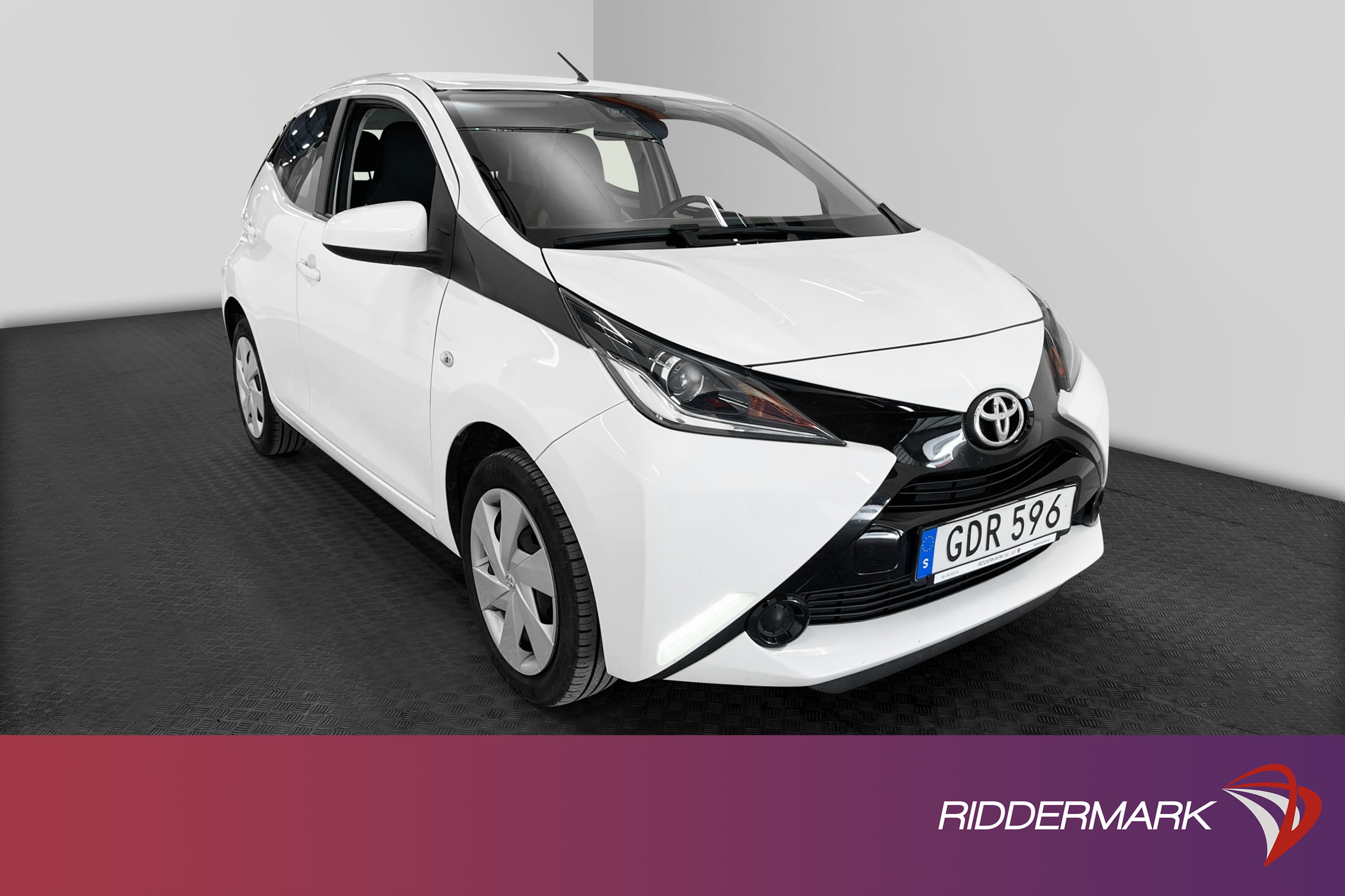 Toyota Aygo 5-dörrar 1.0 VVT-i 69hk Play Välservad 0,41l/mil