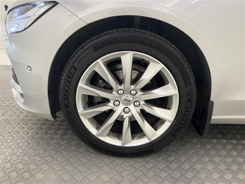 Volvo S90 D4 190hk AWD Momentum D-Värm VOC Navi Drag Blisinteriör