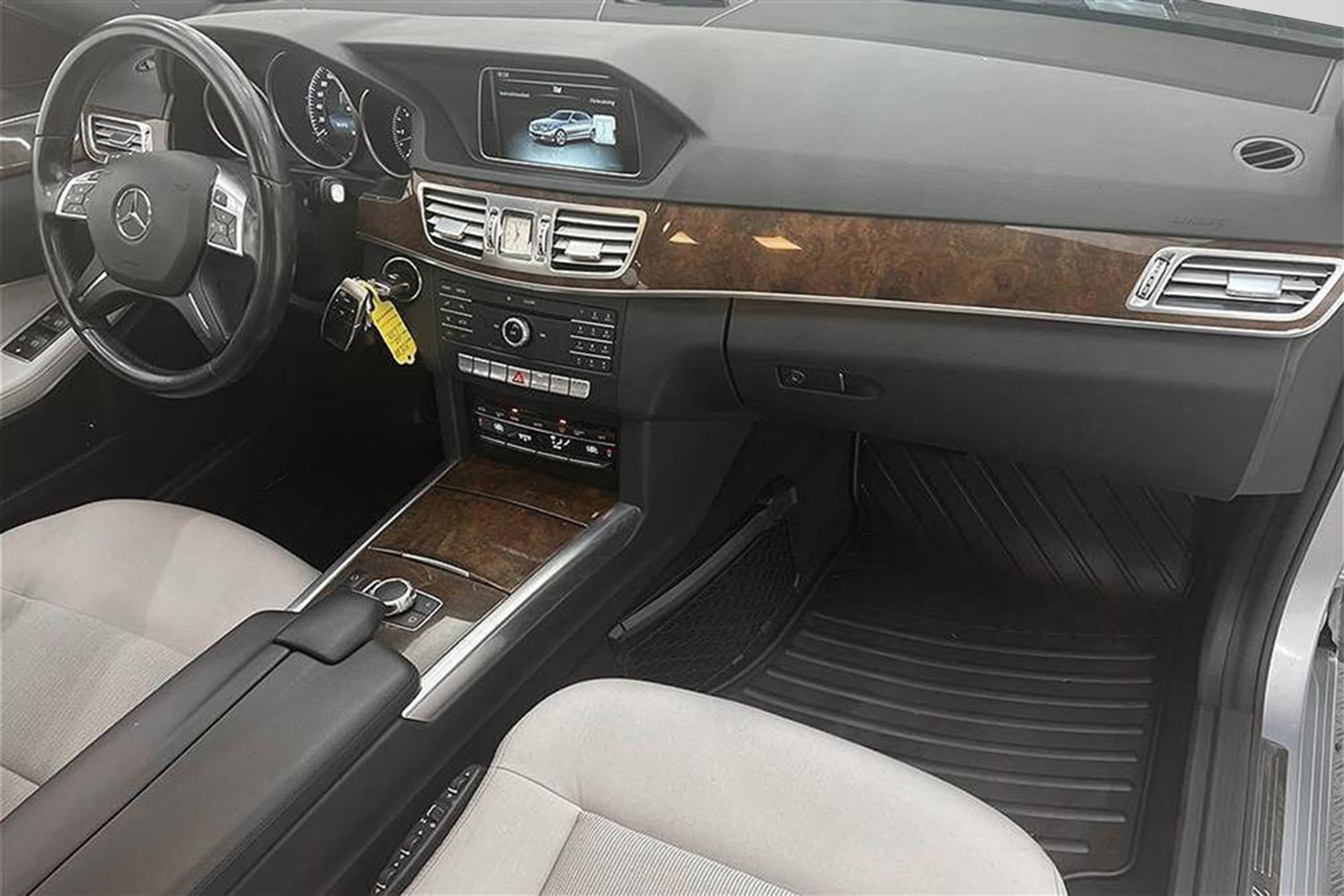 Mercedes-Benz E 350 d 258hk 4M D-Värmare Halvskinn M-Värmareinteriör