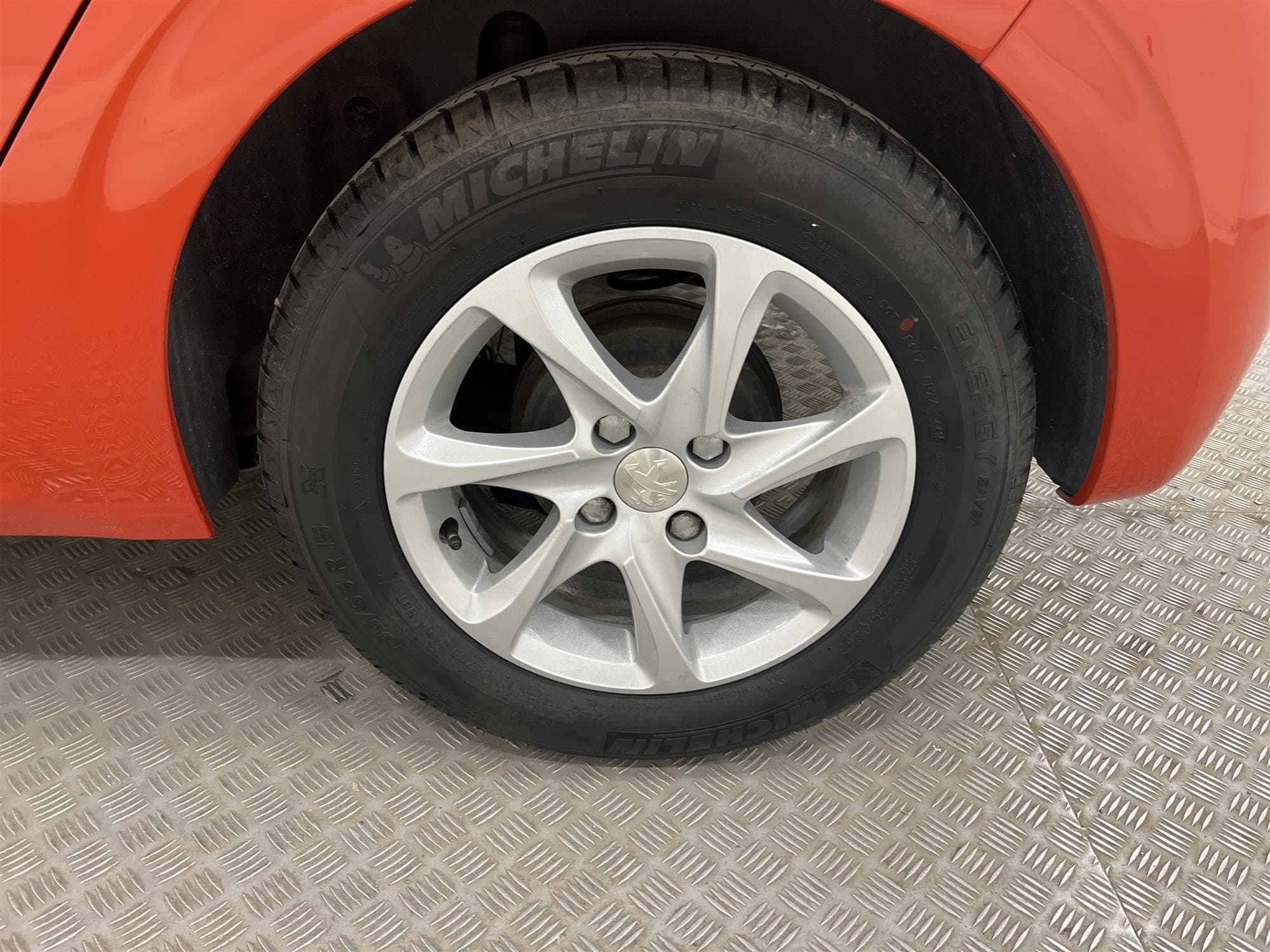 Peugeot 208 5-dörrar 1.2 82hk Låg Skatt 2-Brukare 0,45l/mil