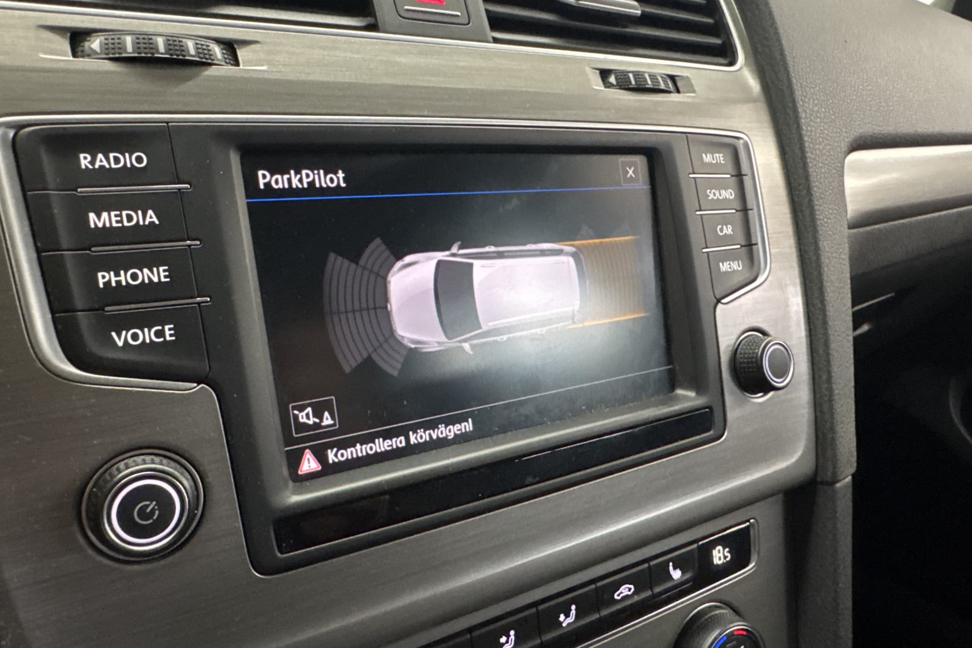 Volkswagen Golf Sportscombi 1.2 110hk CarPlay P-Sensorer