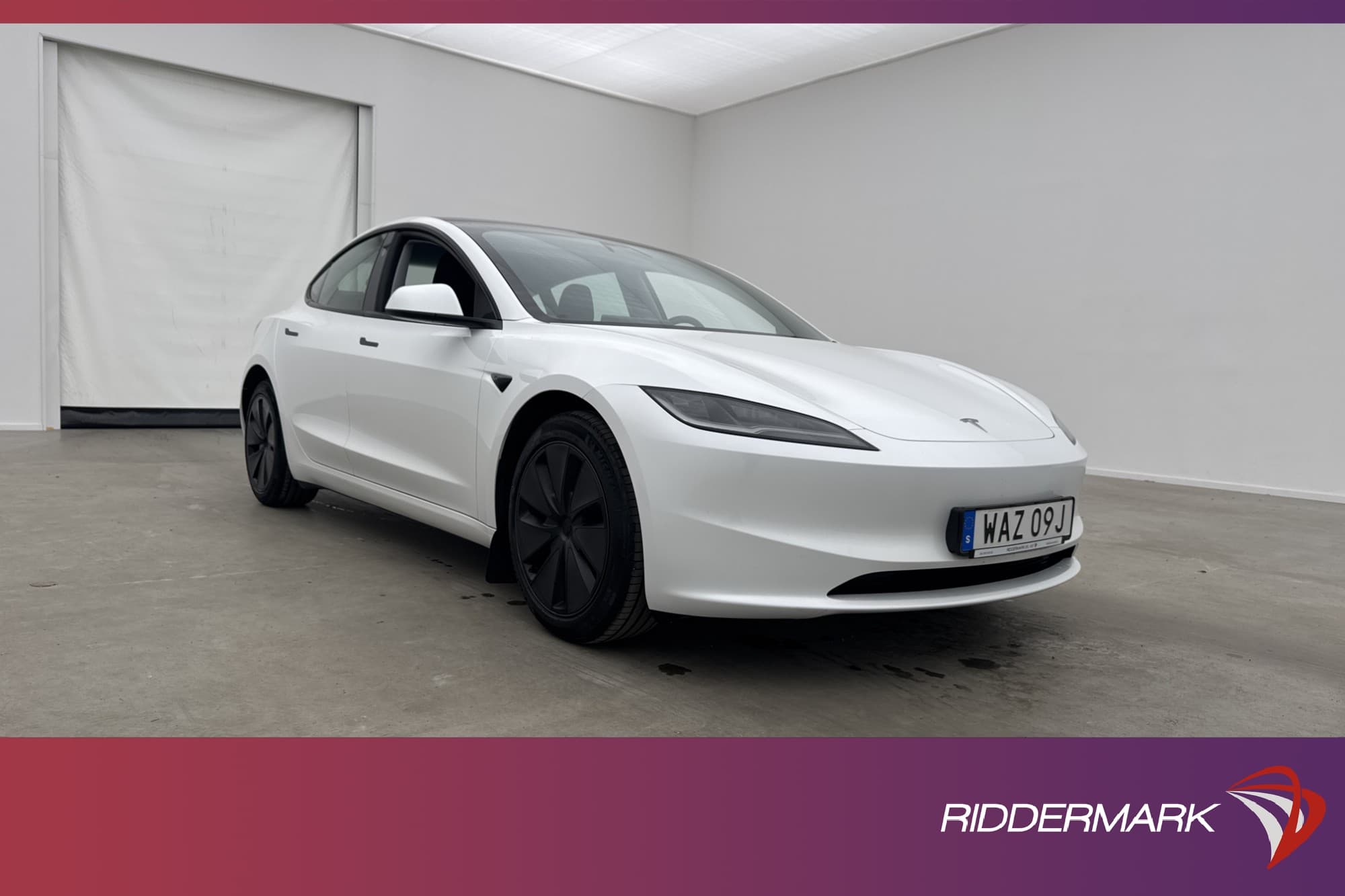 Tesla Model 3 Long Range AWD Svensksåld Autopilot MOMS