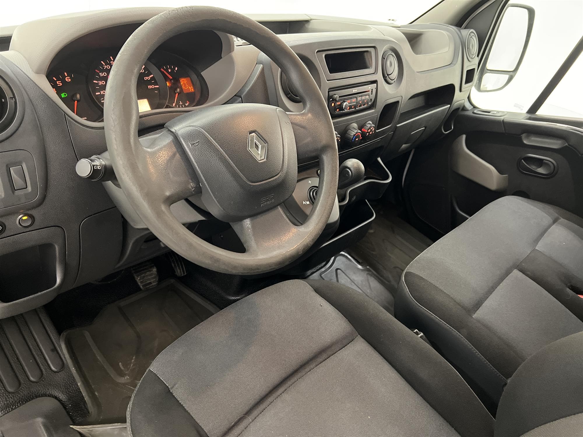 Renault Master 2.3 dCi Automat Volymskåp Bakgavel Moms interiör