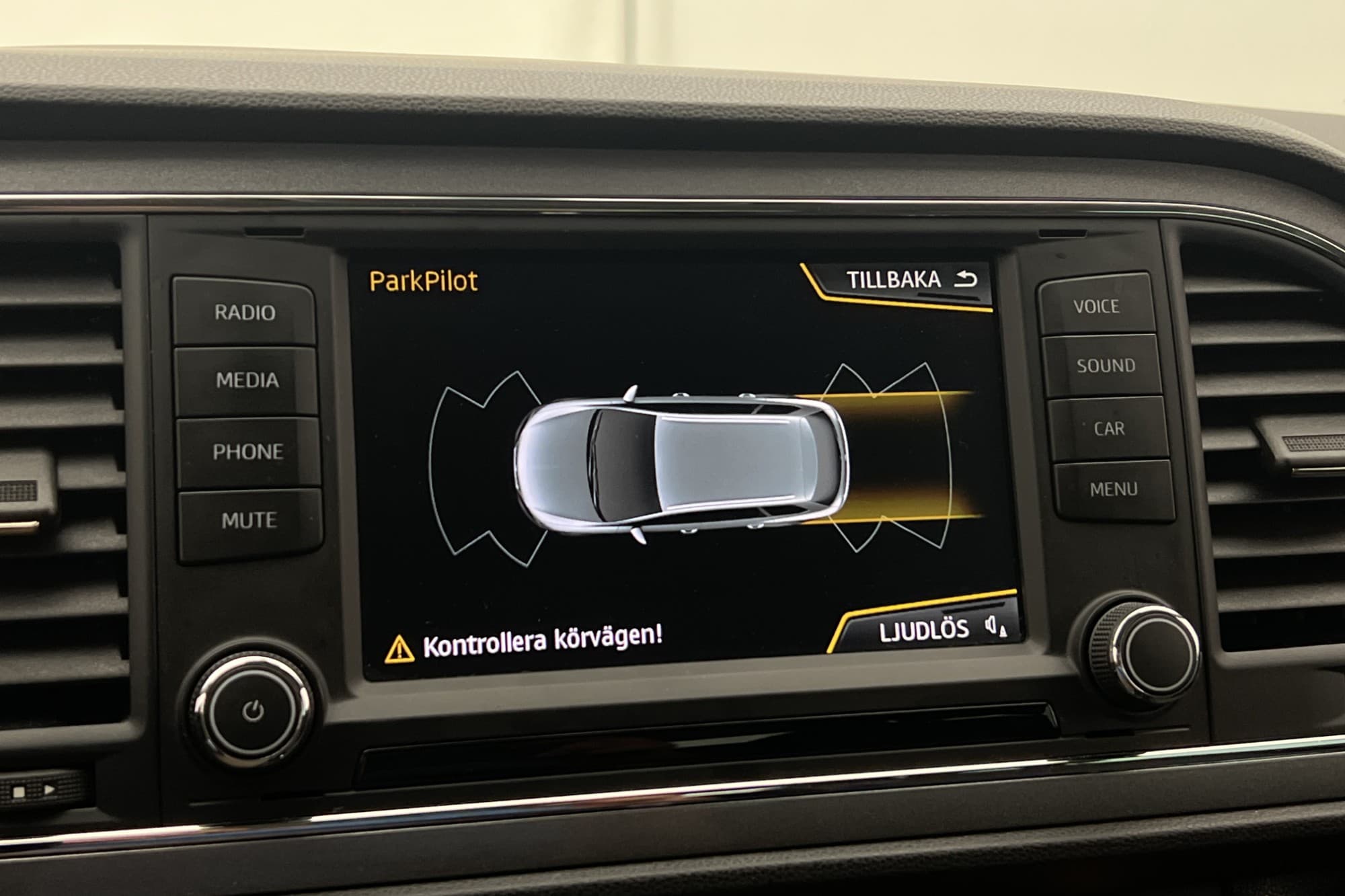 SEAT Leon ST 1.4 TSI 150hk FR P-Sensorer Halvskinn CarPlay