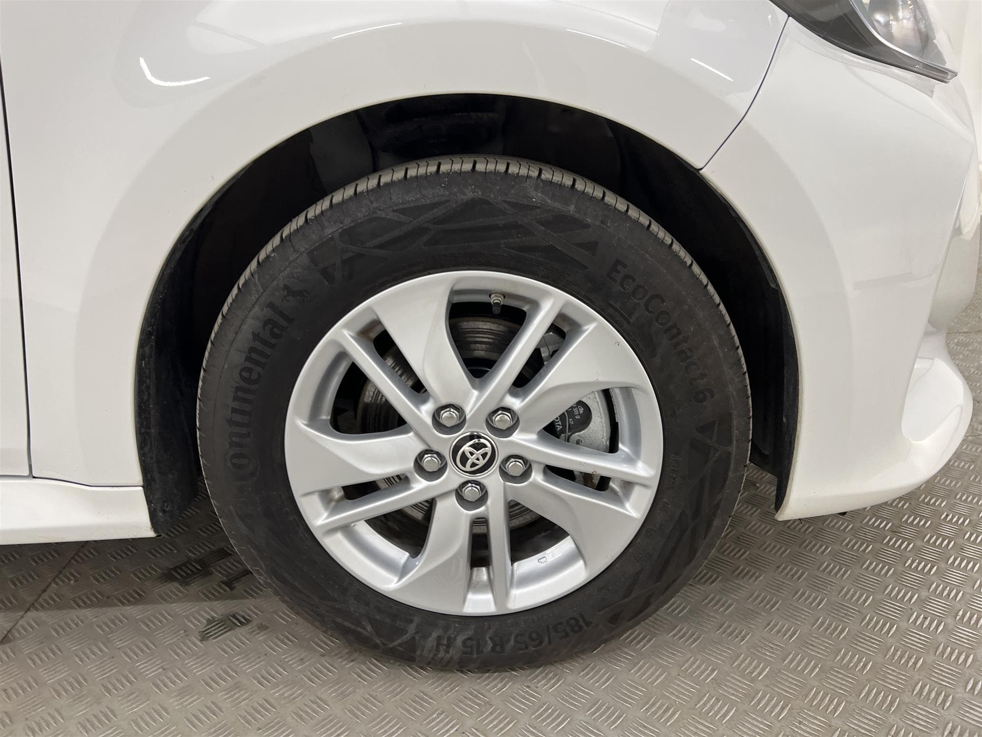 Toyota Yaris Hybrid CVT 116hk B-Kam Låg Skatt 0,28L/mil