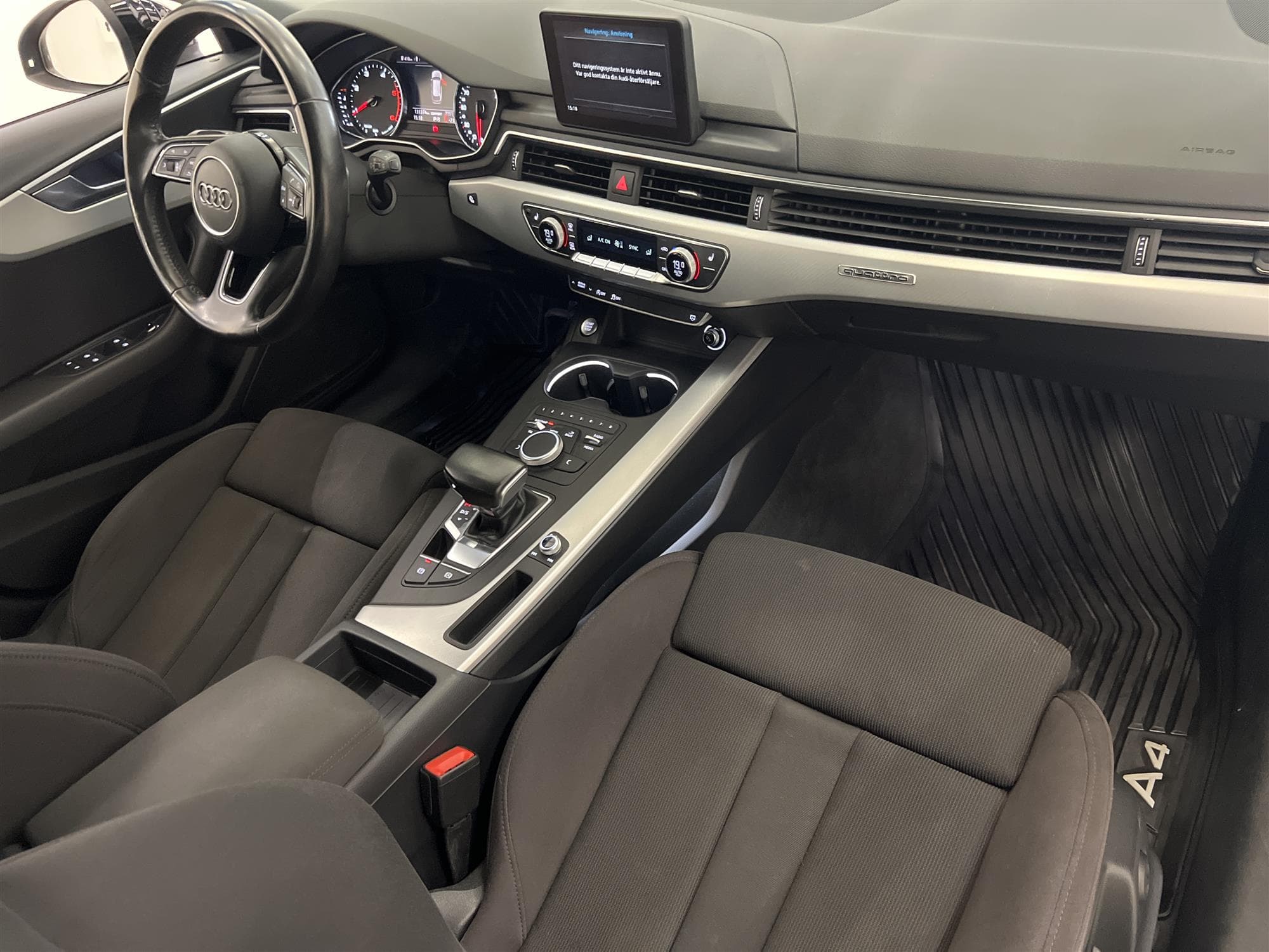 Audi A4 2.0 TDI Quattro 190hk D-Värmare Drag Audi Connect 