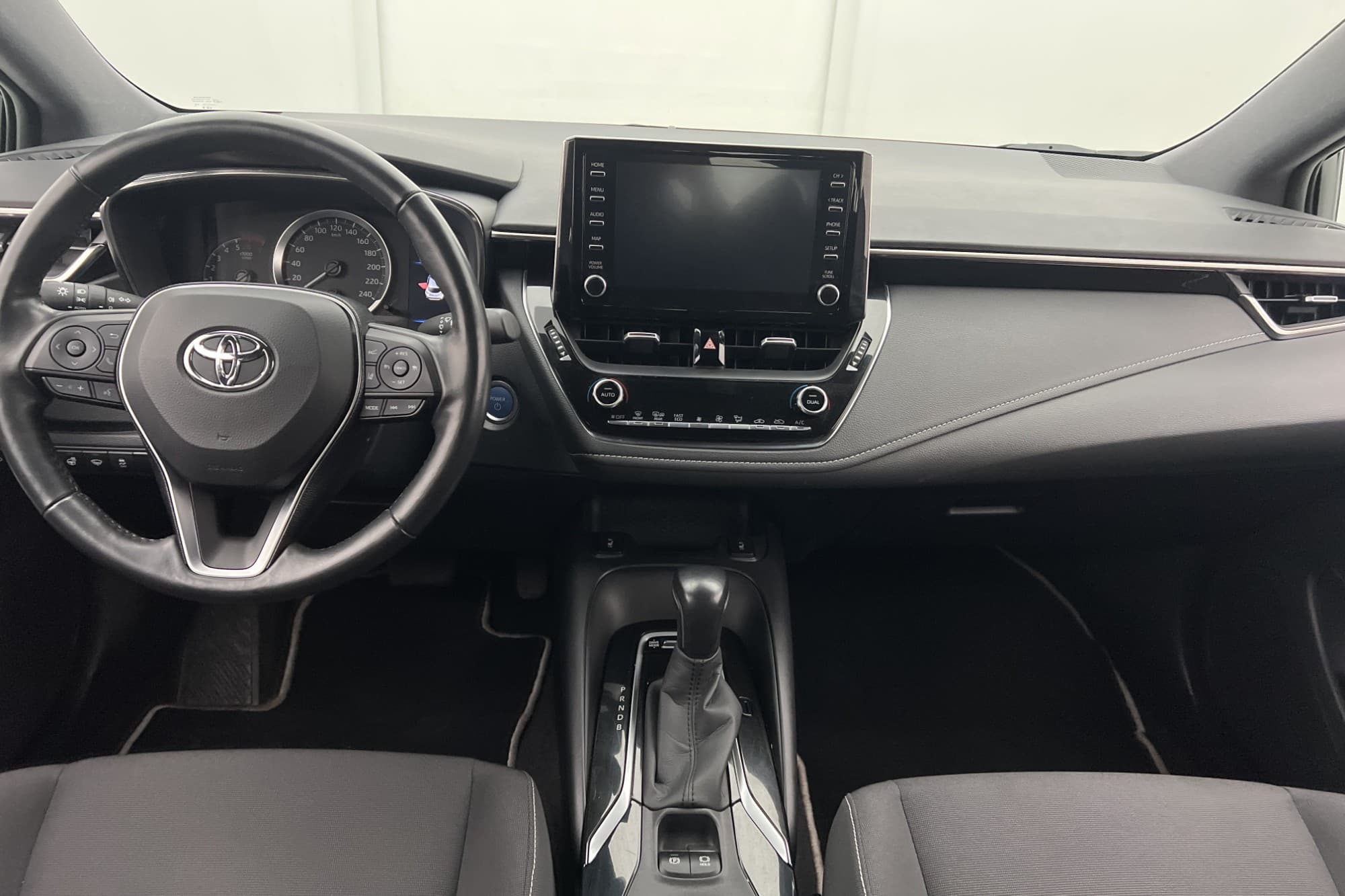 Toyota Corolla Hybrid Active Kamera CarPlay Rattvärme