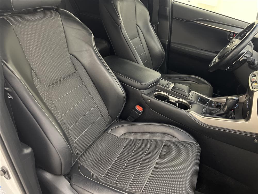 Lexus NX 300h 2.5 E-CVT 197hk AWD F Sport Skinn Navi B-Kaminteriör