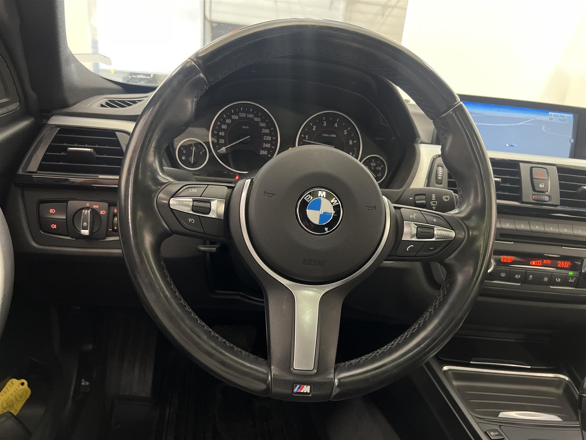 BMW 328i xDrive 245hk Pano M-Värm H/K Navi B-Kam Skinn PDC