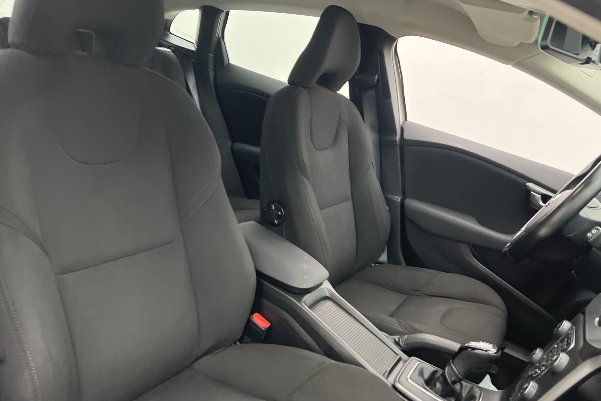 Volvo V40 T3 152hk Kinetic Värmare Sensorer Farthållare