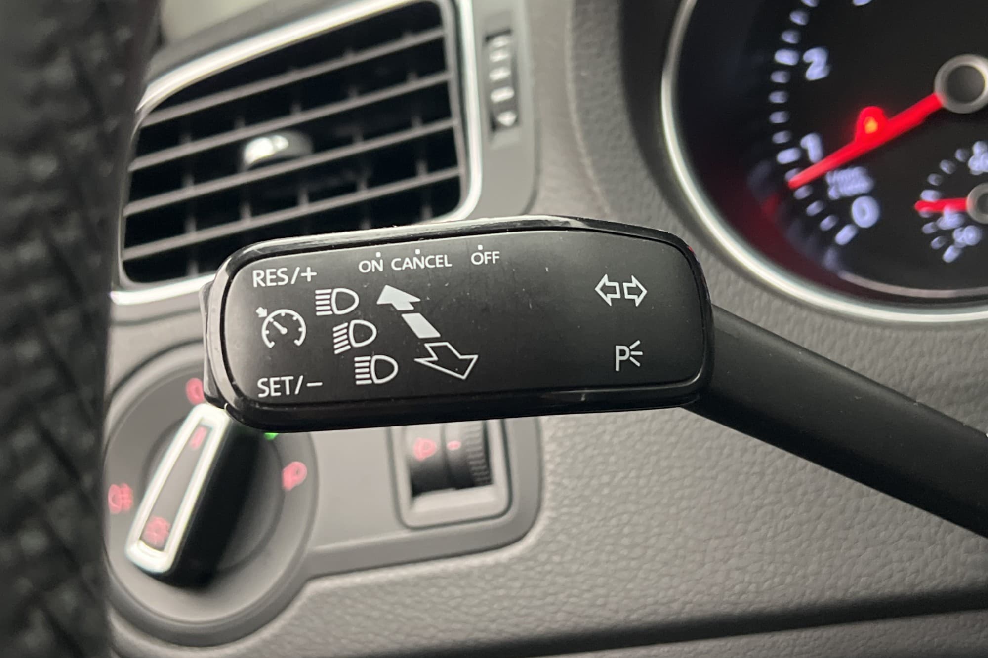 Volkswagen Polo 5-dörrar 1.2 TSI Base Park Pilot PDC