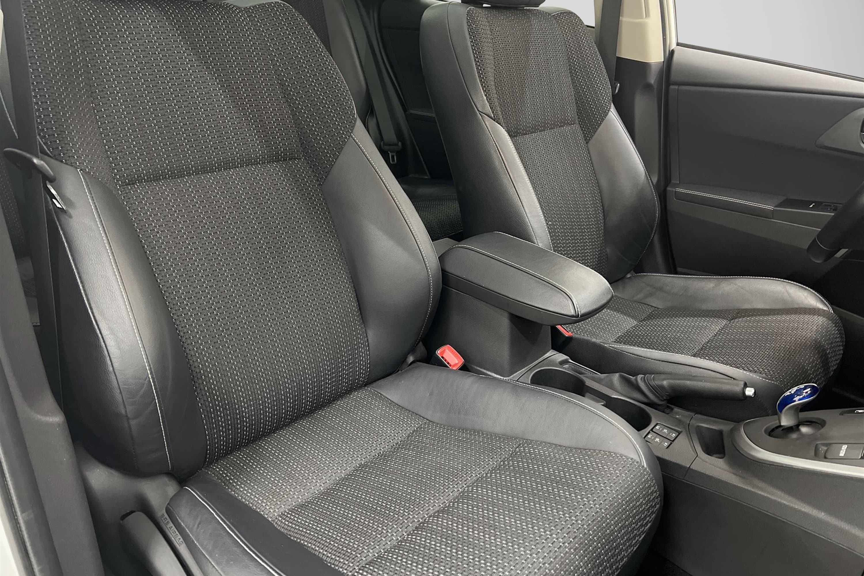 Toyota Auris Hybrid e-CVT 136hk Navi Pano B-Kam 0,40L/mil
