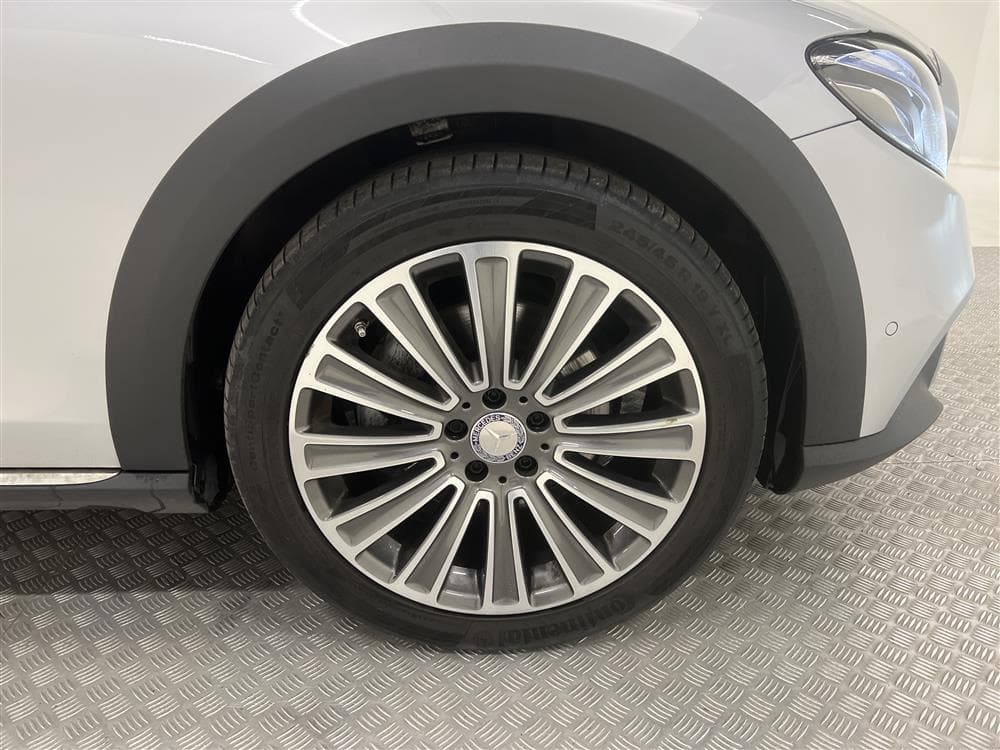 Mercedes-Benz E 220d 4M All-T 194hk D-värm Burmester 360°interiör