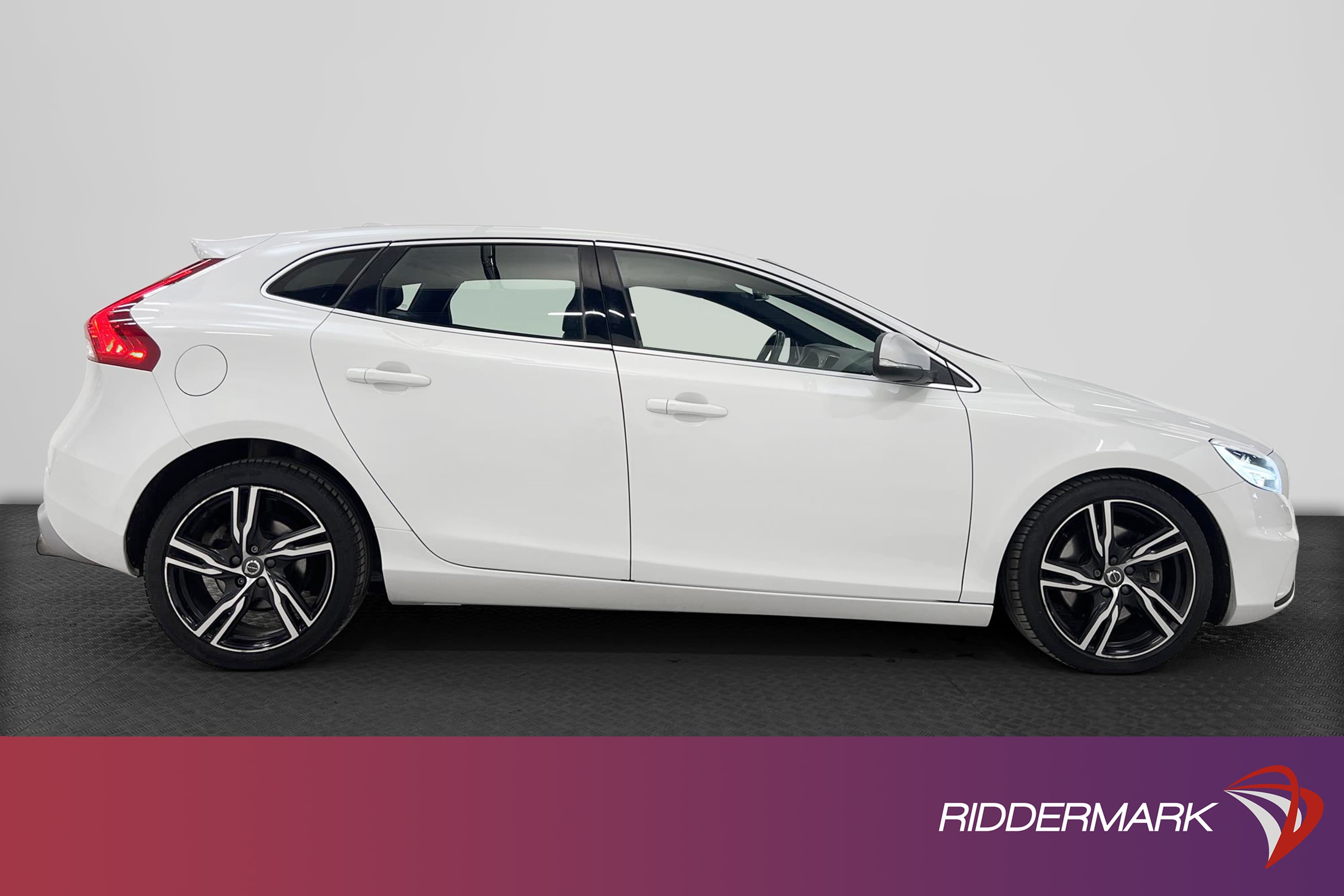 Volvo V40 T4 190hk R Design H/K Skinn Navi B-Kam 0,46L/mil