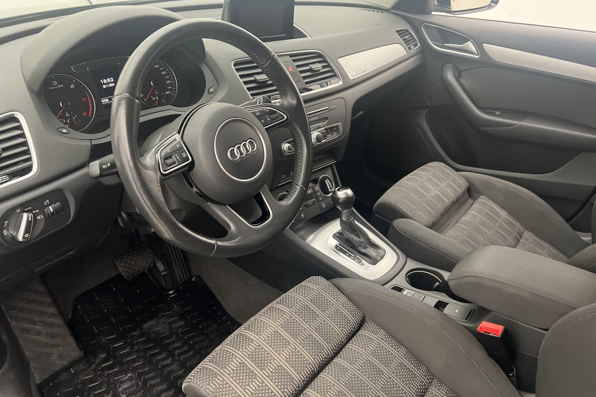 Audi Q3 2.0 TDI Quattro 150hk Sport Farthållare Sensorer