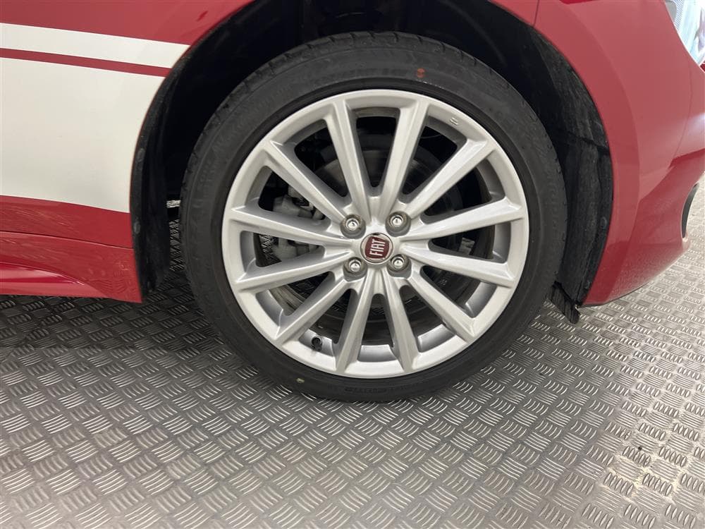 Fiat 124 Spider 1.4 Lounge 140hk GPS BOSE Kamera SV-såldinteriör