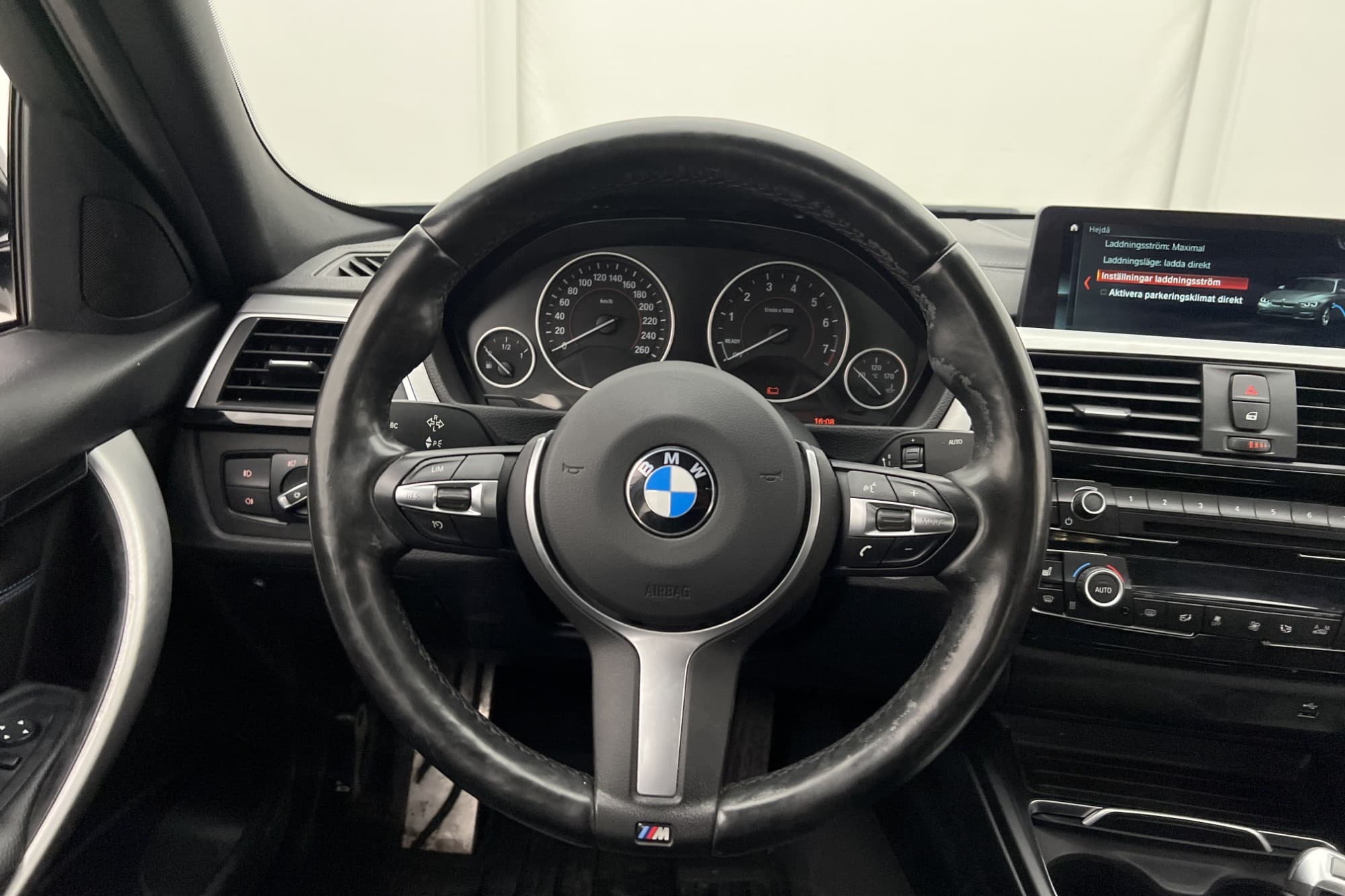BMW 330e Sedan 252hk M Sport Navi HiFi Skinn Rattvärme