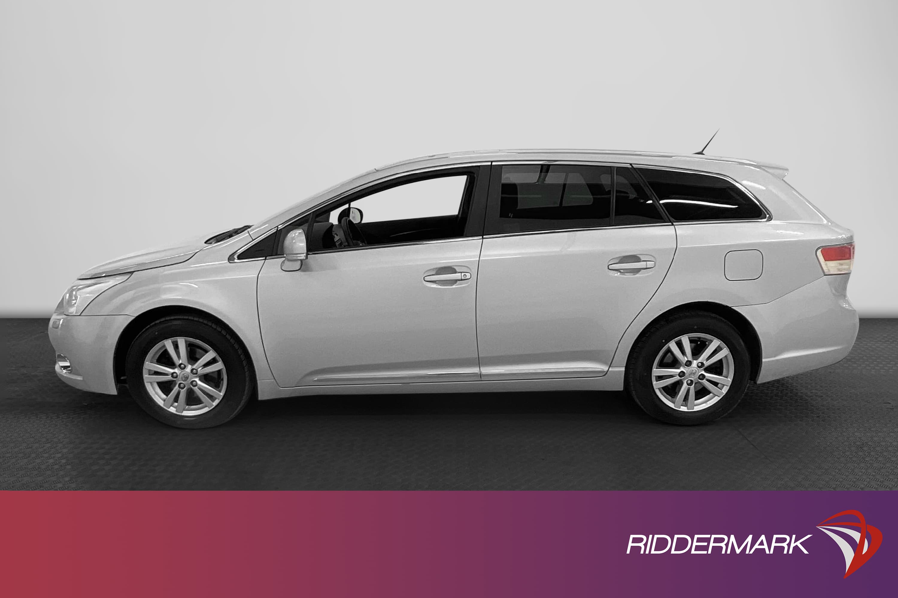 Toyota Avensis 2.0 D-4D 126hk Navi