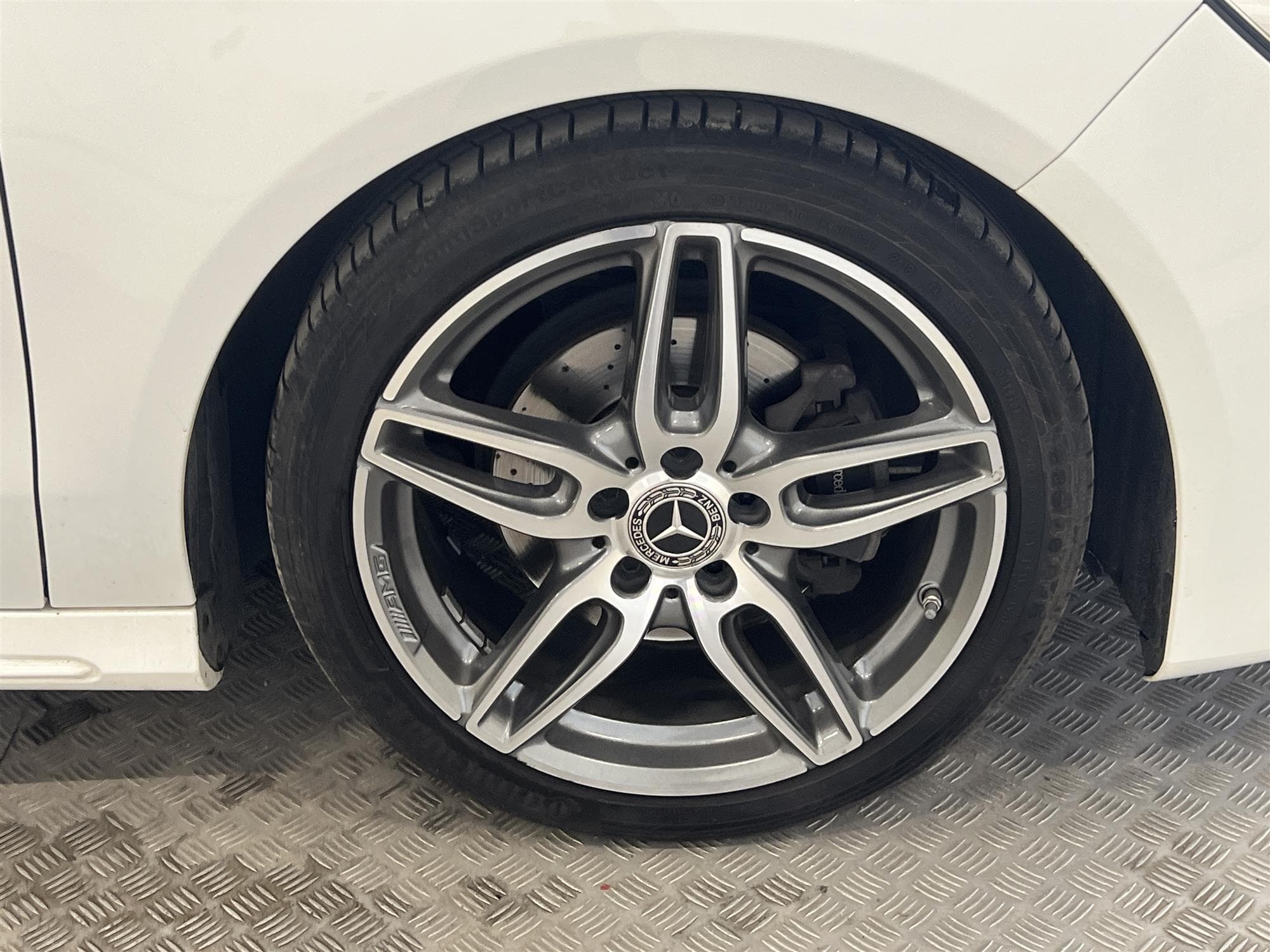 Mercedes-Benz CLA 180 122hk SB AMG Sport Panorama B-Kamera 