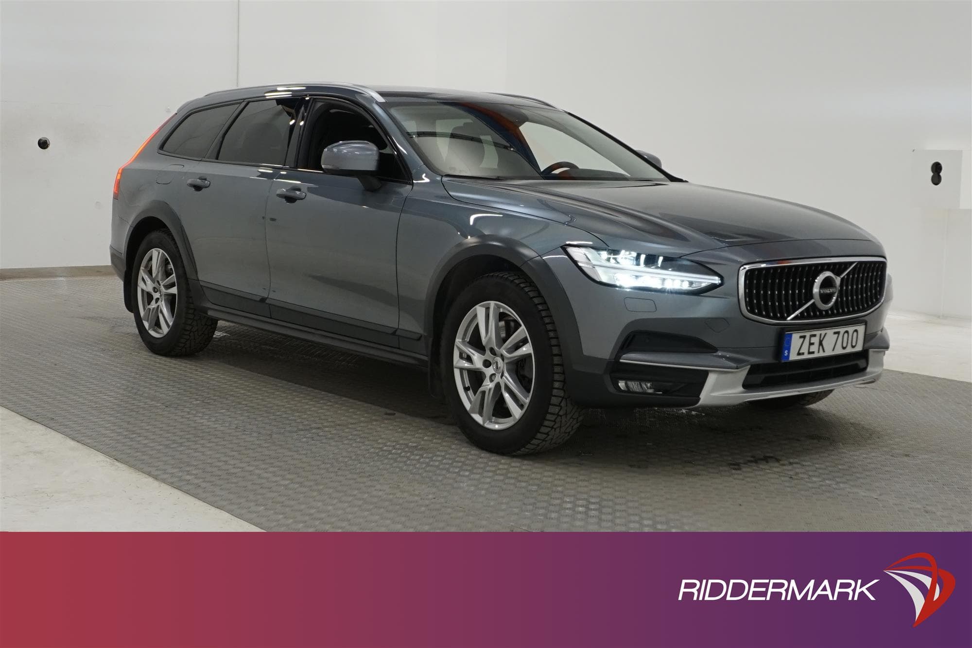 Volvo V90 Cross Country D4 AWD Pro