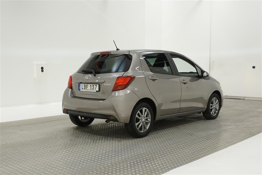 Toyota Yaris 1.33 100hk B-Kam Nyserv Låg Skatt 0,42L/mil