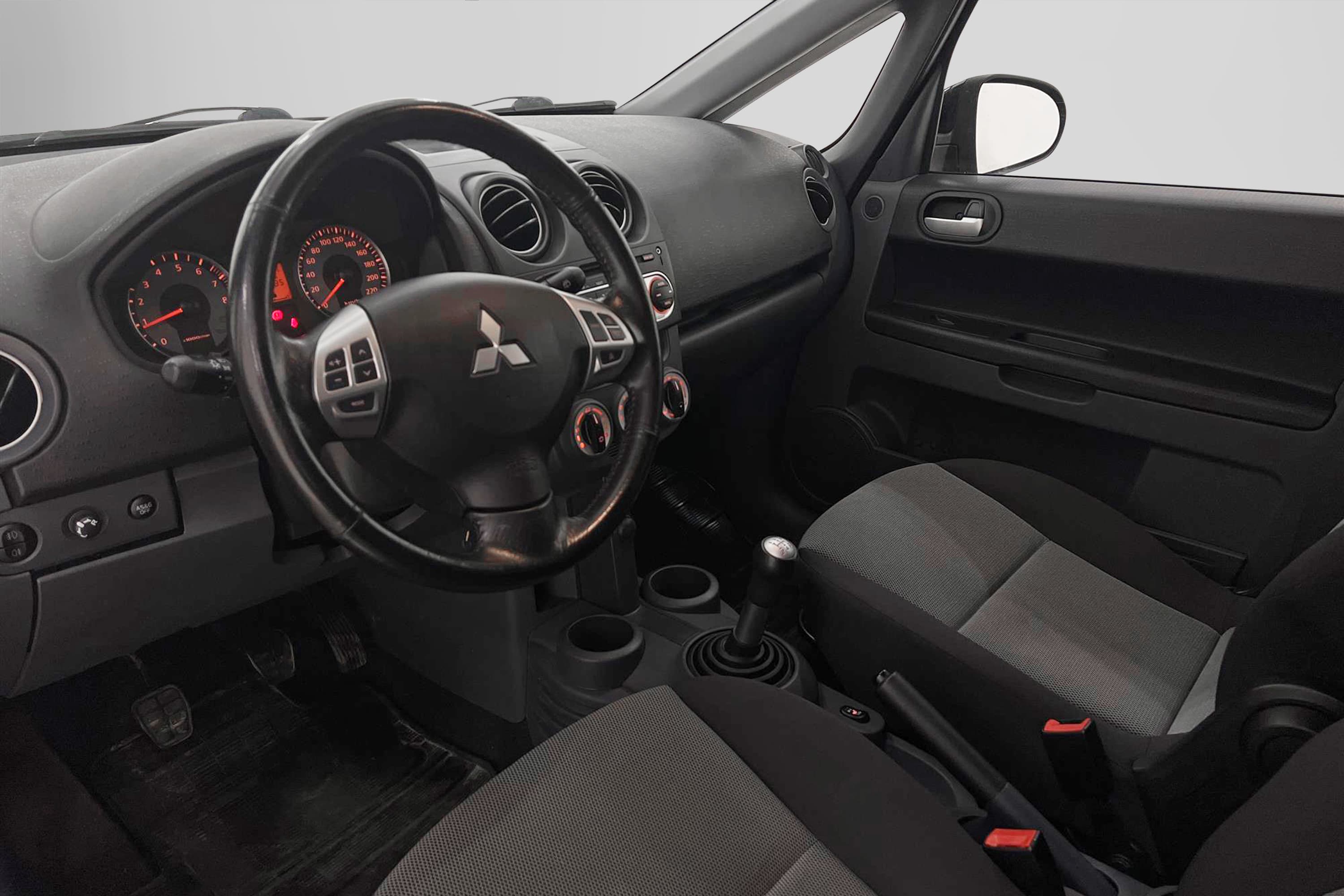 Mitsubishi Colt 1.3 95hk Nyservad 536kr Skatt 0,44L/mil