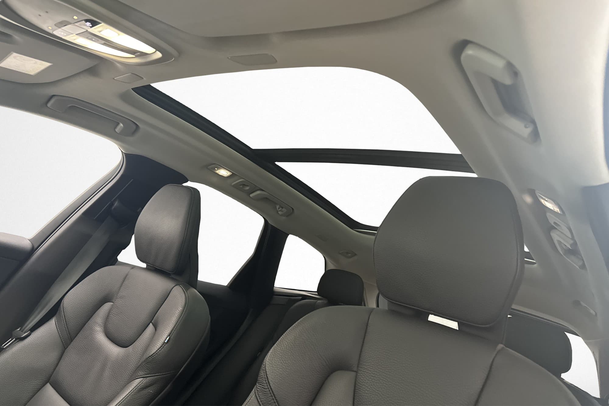 Volvo XC60 Recharge T6 AWD Plus Dark Pano Värm Drag MOMS