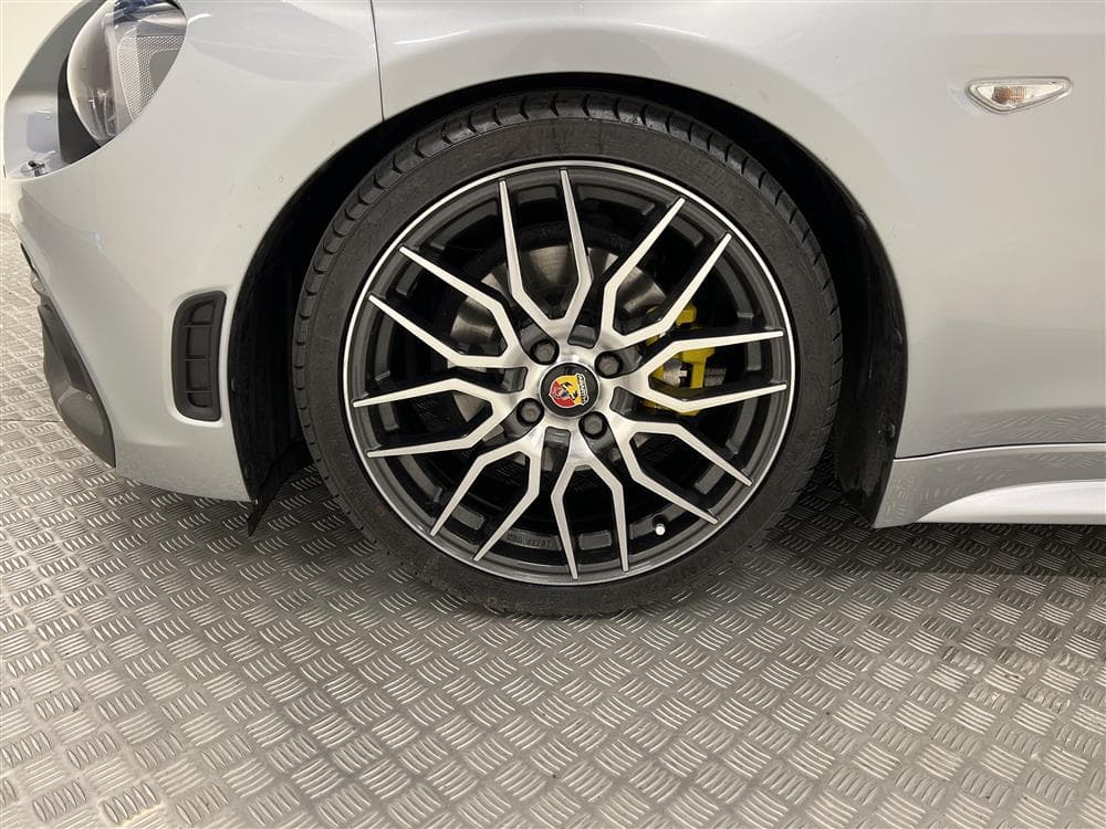 Fiat 124 Spider 1.4 "Abarth" Navi Skinn B-kamerainteriör
