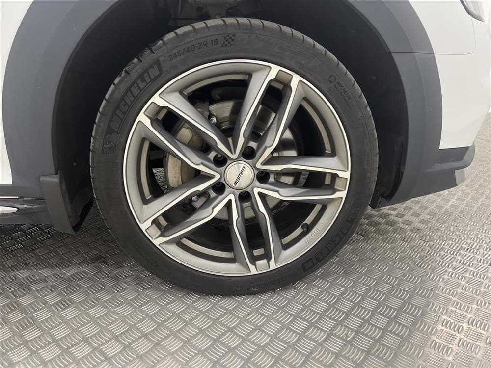 Audi A4 Allroad 2.0 TDI Q 190hk Cockpit Navi Värmare Draginteriör
