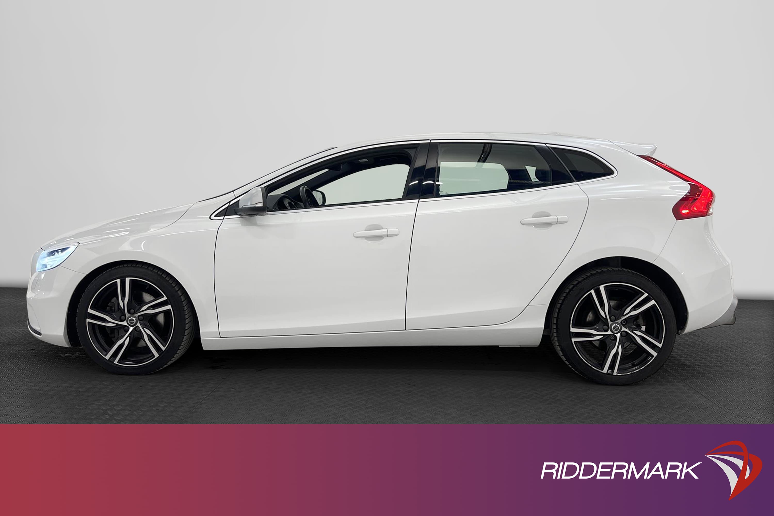Volvo V40 T4 190hk R Design H/K Skinn Navi B-Kam 0,46L/mil