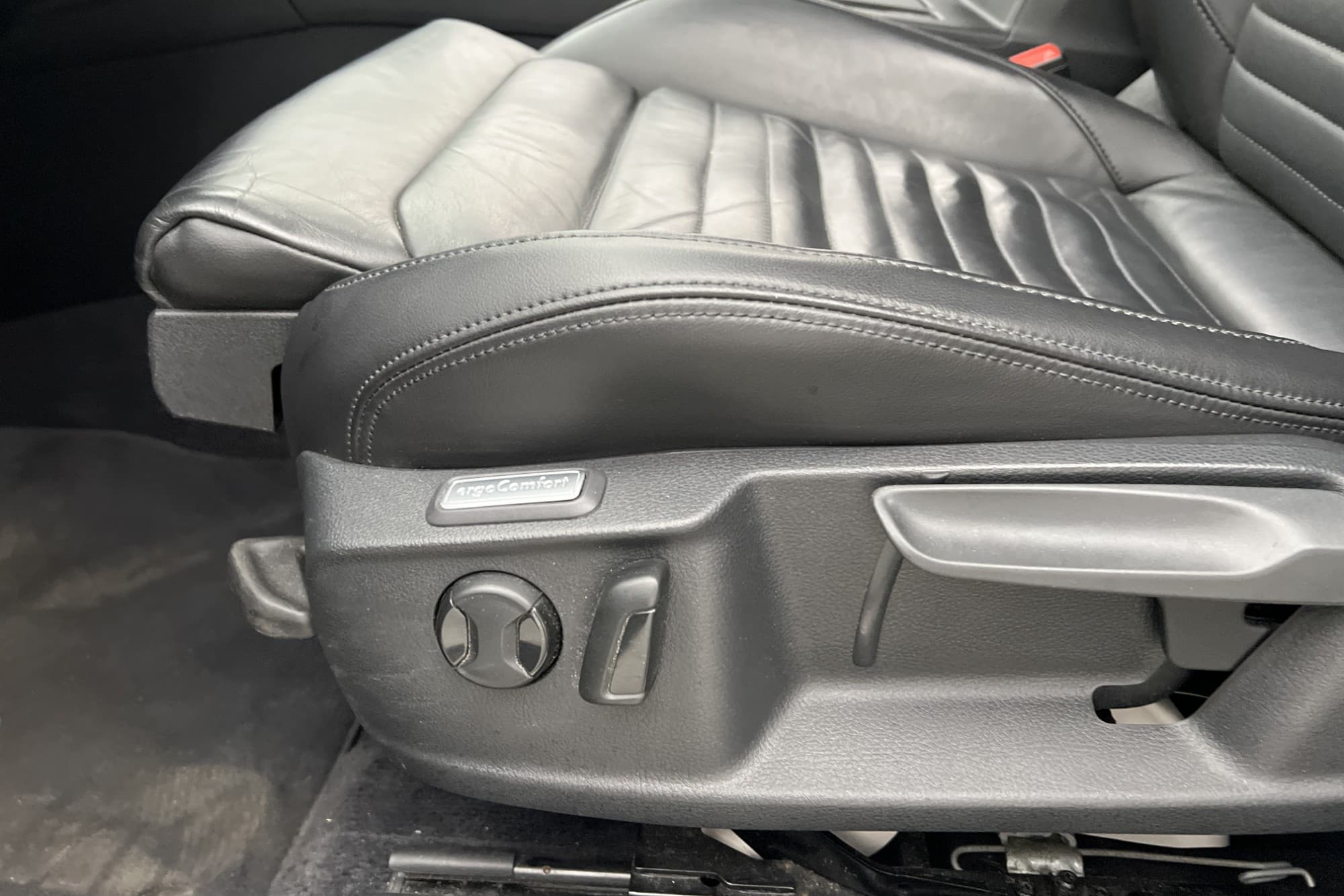 Volkswagen Passat GTE Kamera Värmare Skinn CarPlay Drag