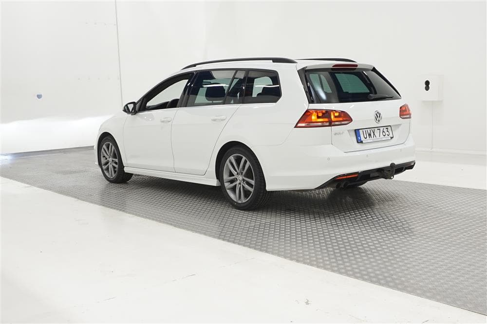 Volkswagen Golf 150hk Full R-Line Pluspaket Backkamera Dragexteriör