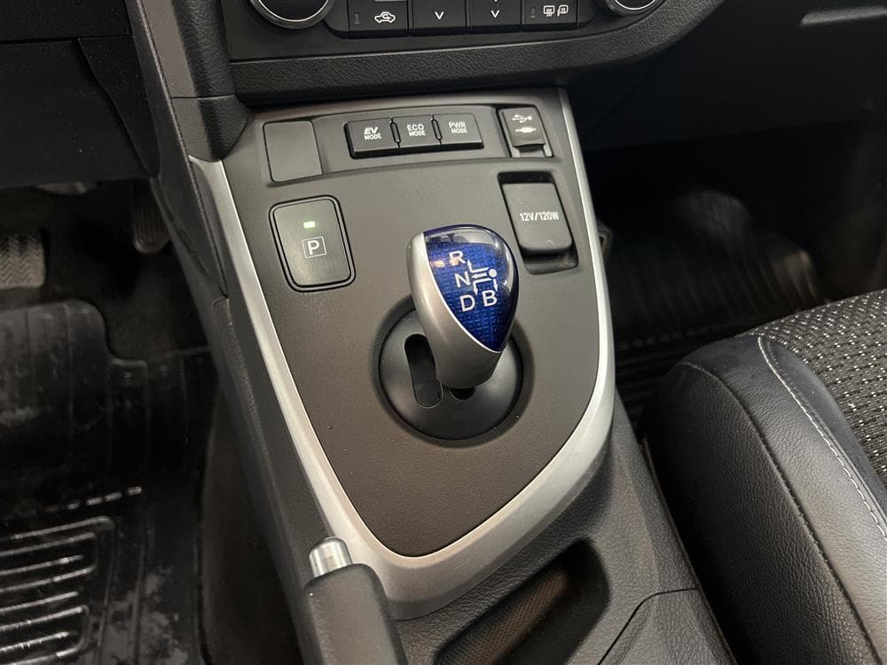 Toyota  Auris Hybrid e-CVT 136hk  M-Värm Pano Navi B-Kamera
