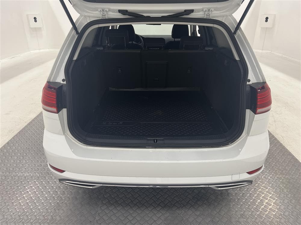 Volkswagen Golf 2.0 TDI 150hk Automat D-Värmare Faceliftinteriör
