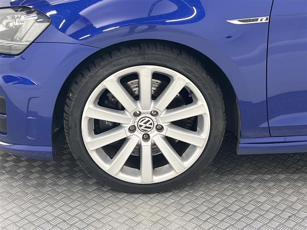Volkswagen Golf 2.0 TSI R 4Motion 300hk Dynaudio Navigationinteriör